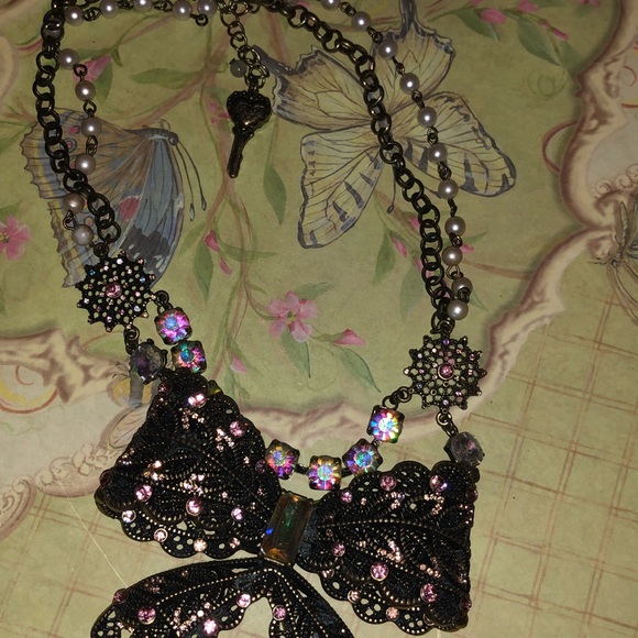 🎀 Betsey Johnson Box Necklace 🎀 - Picture 2 of 5